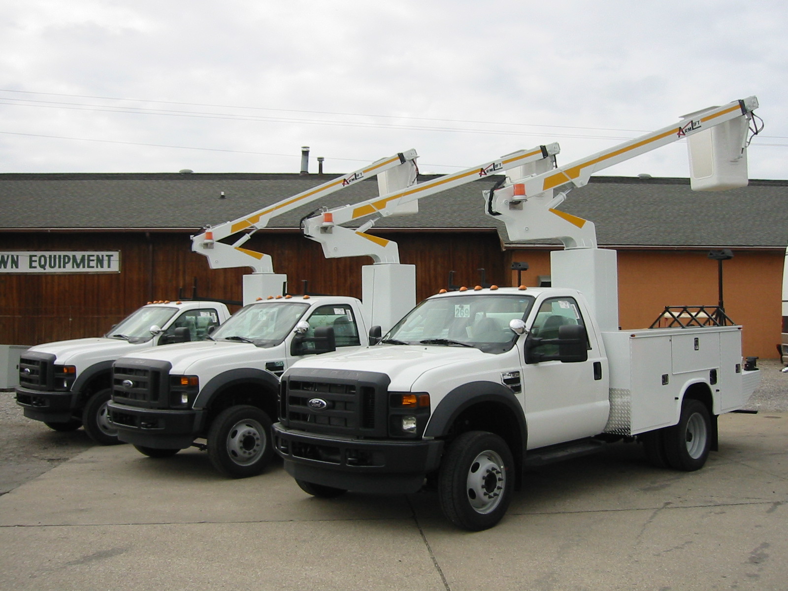 bucket trucks | Meyer Truck
